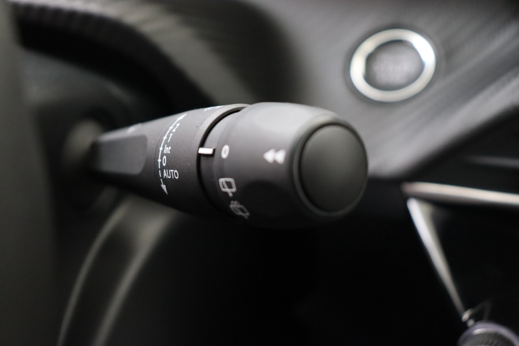 PEUGEOT 2008 Allure Hybrid 145 hp e-DSC6 - ref: 7-56917 - Photo 18