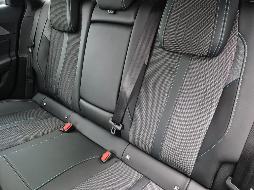 PEUGEOT 308 SW Allure SW 1.2 Gasoline 144hp - ref: 7-57052 - Photo 12