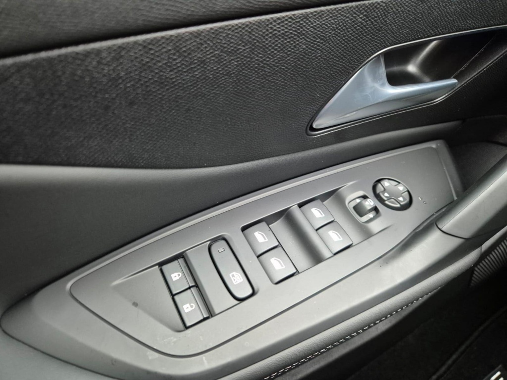 PEUGEOT 308 SW Allure SW 1.2 Gasoline 144hp - ref: 7-57052 - Photo 14