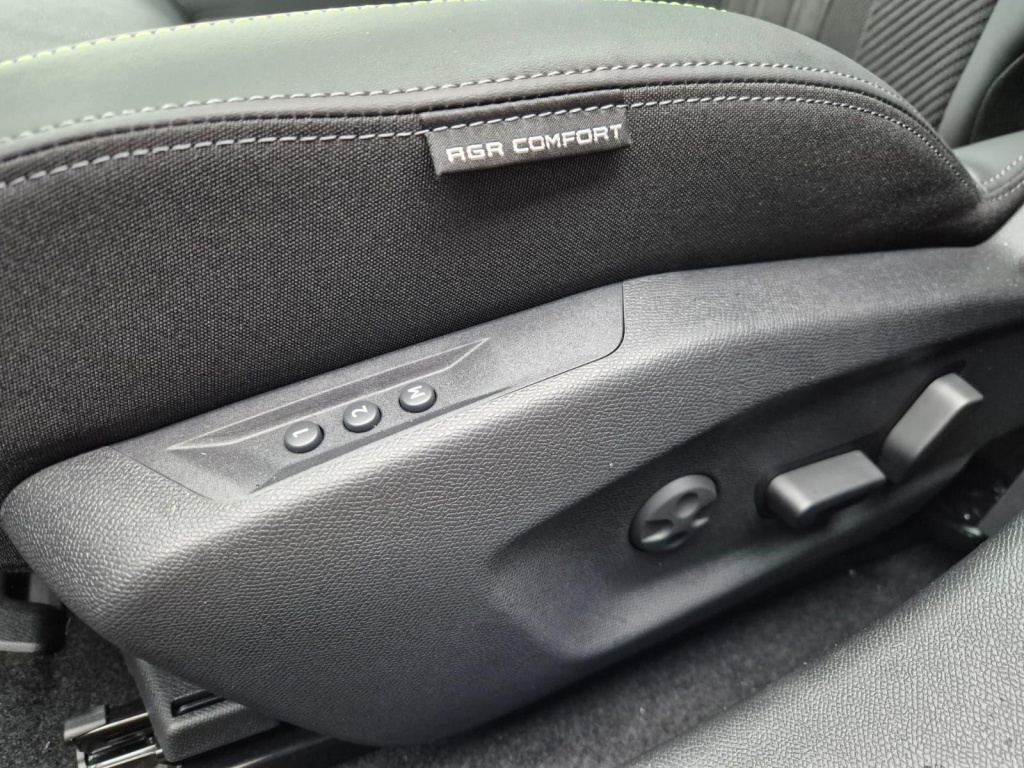 PEUGEOT 308 SW GT SW 1.2 Hybrid 144hp - ref: 7-57053 - Photo 16