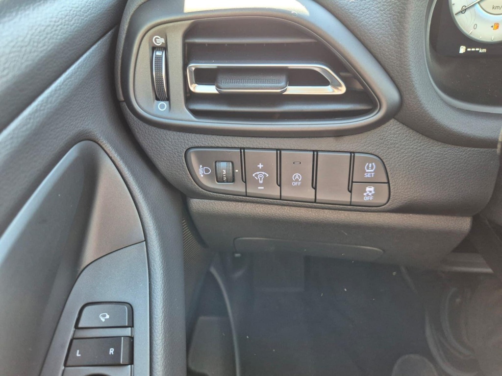 HYUNDAI i30 1.6 Gasoline 150hp - ref: 7-60190 - Photo 14