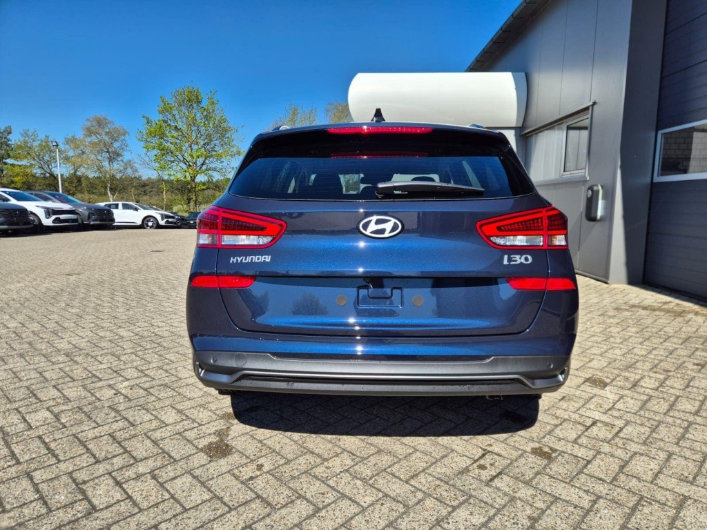 HYUNDAI i30 1.6 Gasoline 150hp - ref: 7-60190 - Photo 4