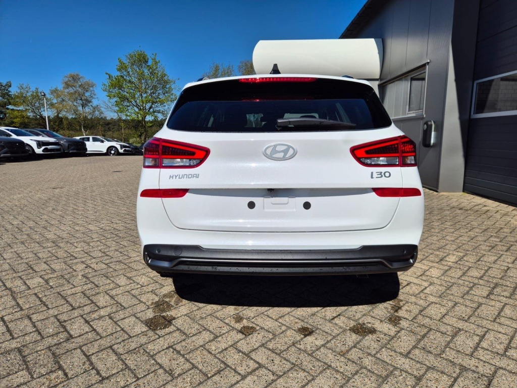 HYUNDAI i30 1.6 Gasoline 150hp - ref: 7-60191 - Photo 4