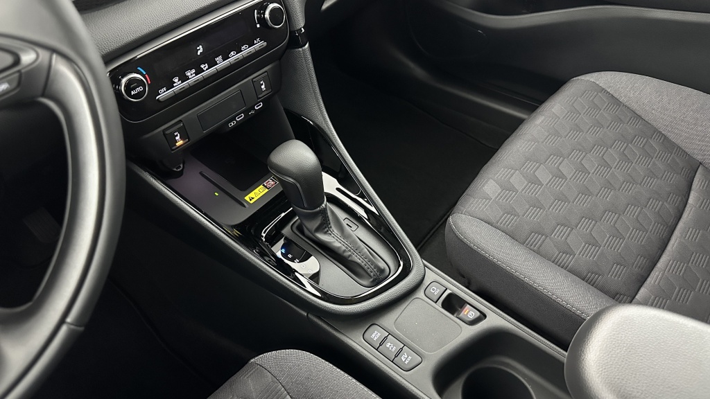 TOYOTA Yaris Hybride 116h Design e-CVT - ref: 8-GLI00001815 - Photo 16