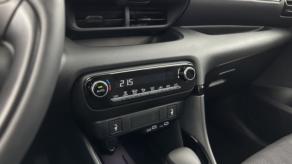 TOYOTA Yaris Hybride 116h Design e-CVT - ref: 8-GLI00001824 - Photo 20