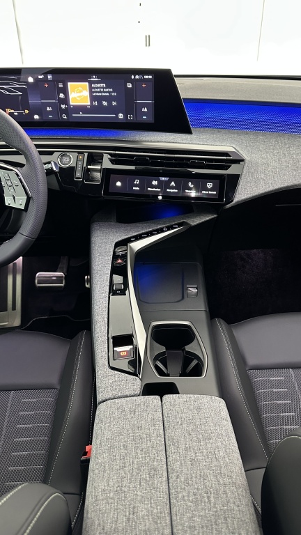 PEUGEOT 5008 1.2 Hybrid 145ch GT e-DCS6 - ref: 8-GLI00002278 - Photo 17