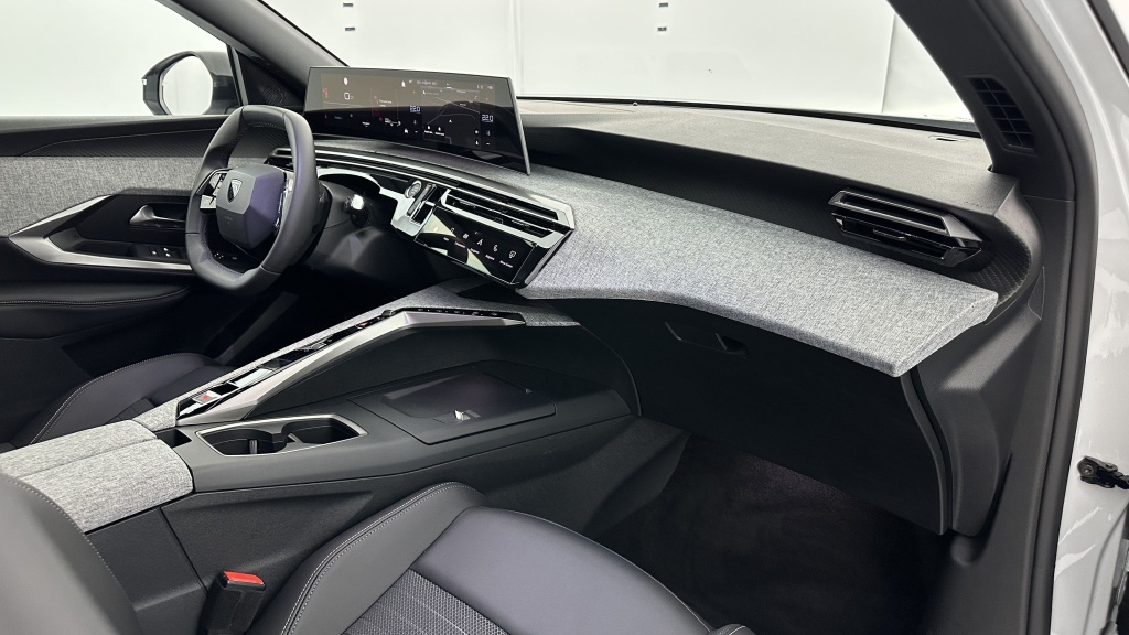 PEUGEOT 3008 1.2 Hybrid 136ch Allure e-DCS6 - ref: 8-GLI00002587 - Photo 8