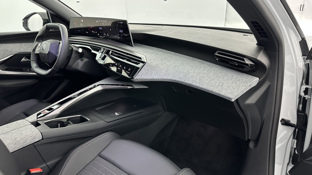 PEUGEOT 3008 1.2 Hybrid 136ch Allure e-DCS6 - ref: 8-GLI00002591 - Photo 8