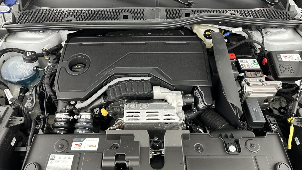 CITROEN C4 1.2 Hybride 145ch Plus e-DCS6 - ref: 8-GLI00002597 - Photo 11