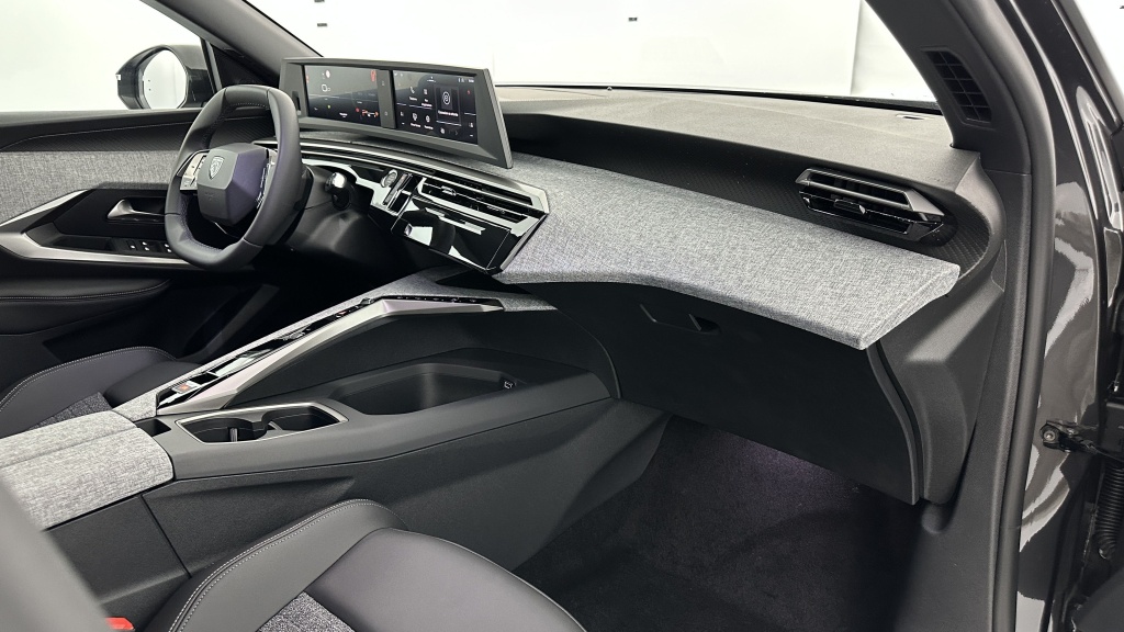 PEUGEOT 5008 1.2 Hybrid 145ch Allure e-DCS6 - ref: 8-GLI00002786 - Photo 8