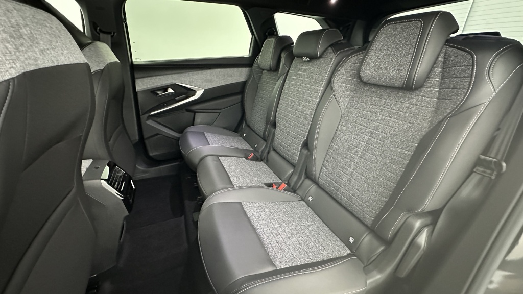 PEUGEOT 5008 1.2 Hybrid 145ch Allure e-DCS6 - ref: 8-GLI00002786 - Photo 9