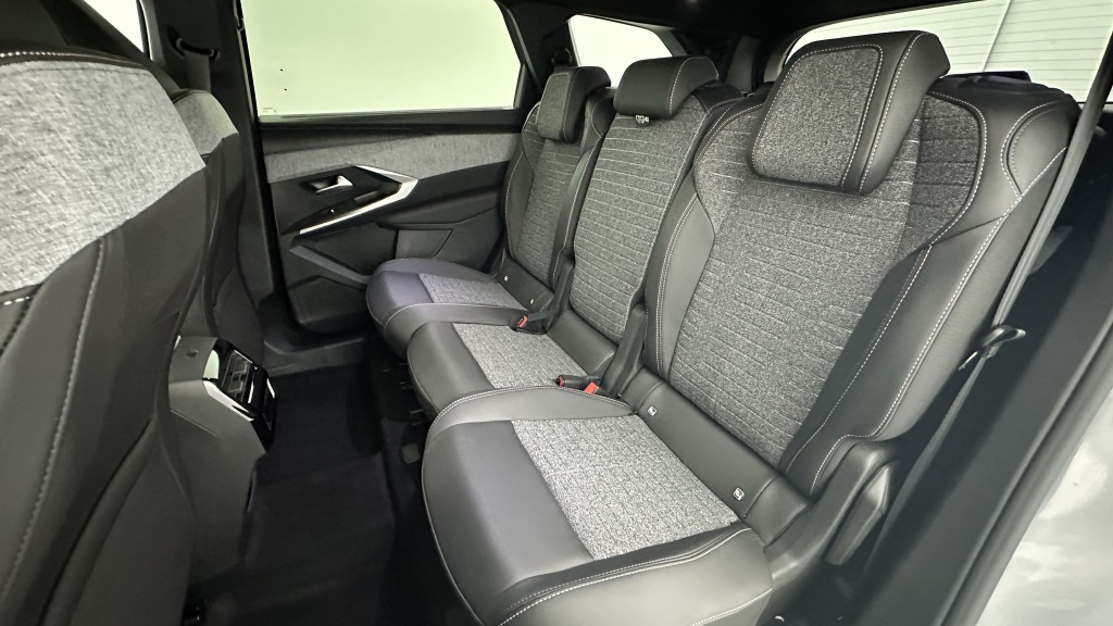 PEUGEOT 5008 1.2 Hybrid 145ch Allure e-DCS6 - ref: 8-GLI00002787 - Photo 9