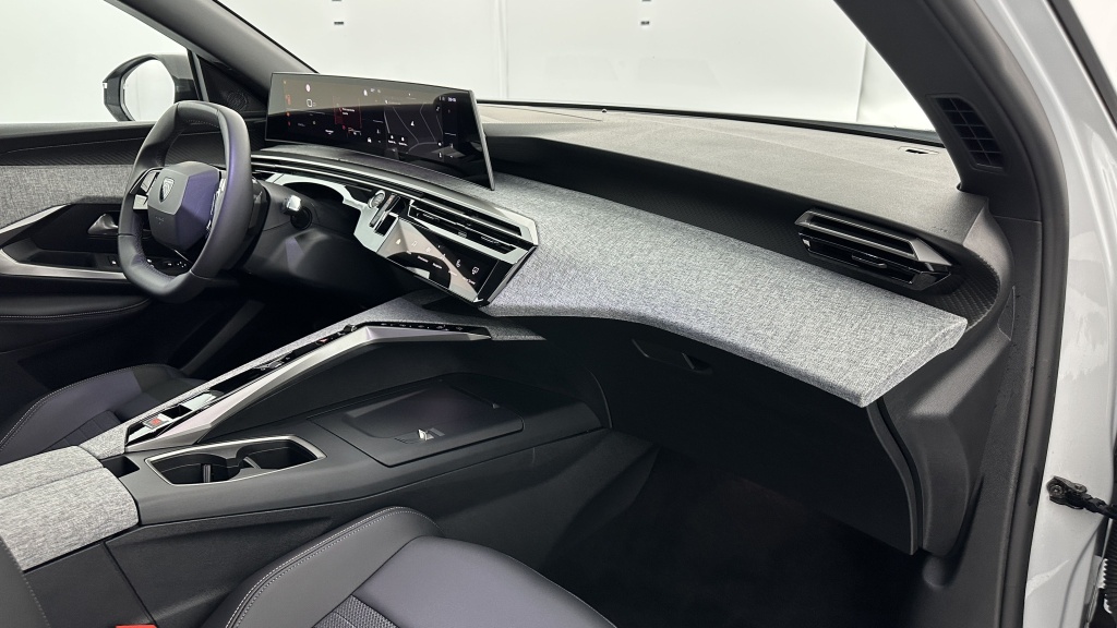 PEUGEOT 3008 1.2 Hybrid 136ch Allure e-DCS6 - ref: 8-GLI00002826 - Photo 8