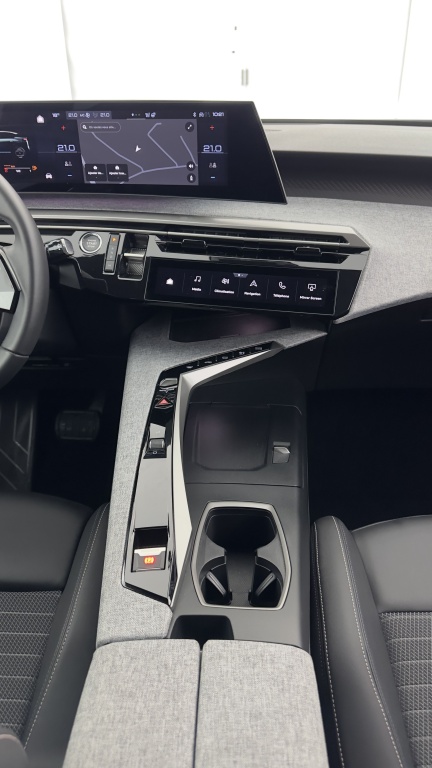 PEUGEOT 3008 1.2 Hybrid 136ch Allure e-DCS6 - ref: 8-GLI00002827 - Photo 15