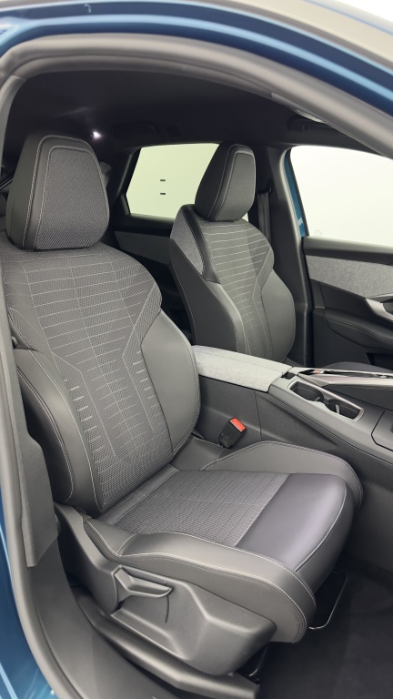 PEUGEOT 3008 1.2 Hybrid 136ch Allure e-DCS6 - ref: 8-GLI00002831 - Photo 17
