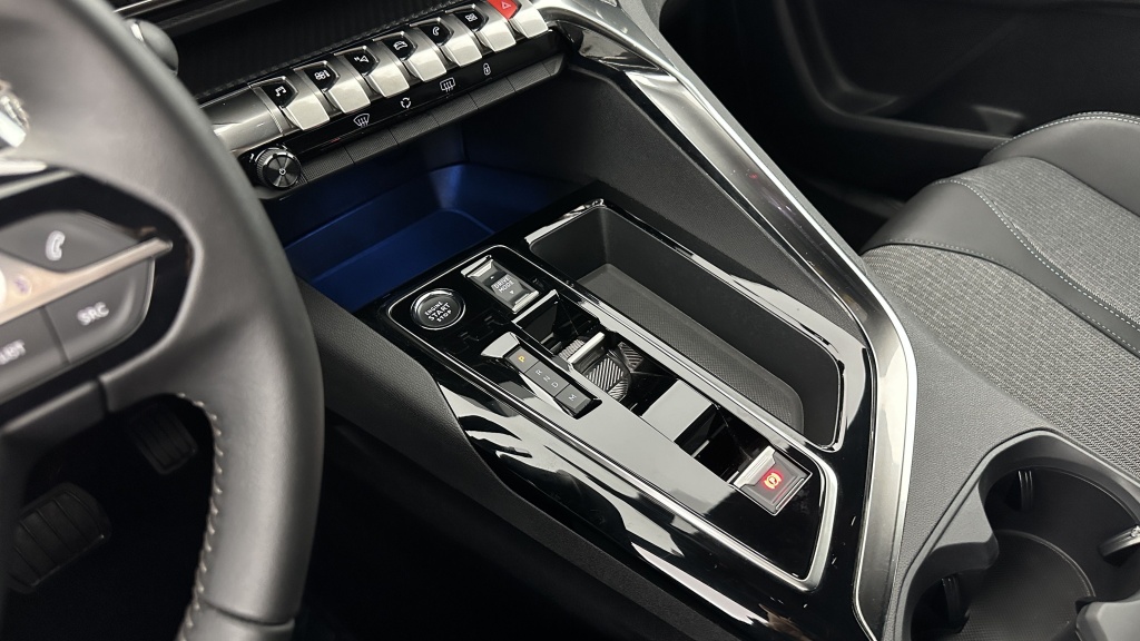 PEUGEOT 3008 1.2 Hybrid 136ch Allure Pack e-DCS6 - ref: 8-GLI00006264 - Photo 16