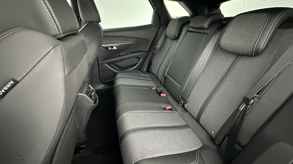 PEUGEOT 3008 1.2 Hybrid 136ch Allure Pack e-DCS6 - ref: 8-GLI00006264 - Photo 9