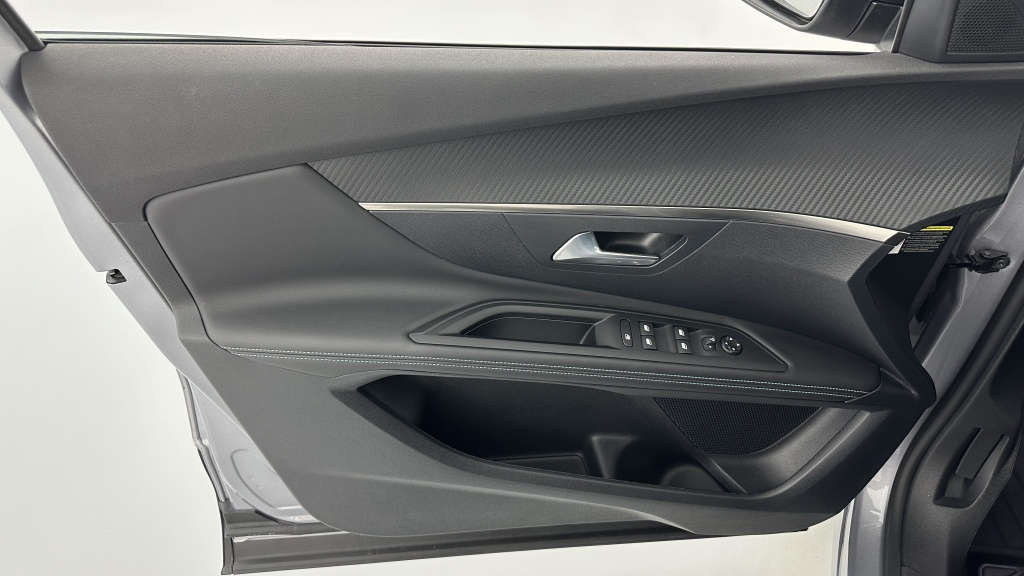 PEUGEOT 3008 1.2 Hybrid 136ch Allure Pack e-DCS6 - ref: 8-GLI00006266 - Photo 11