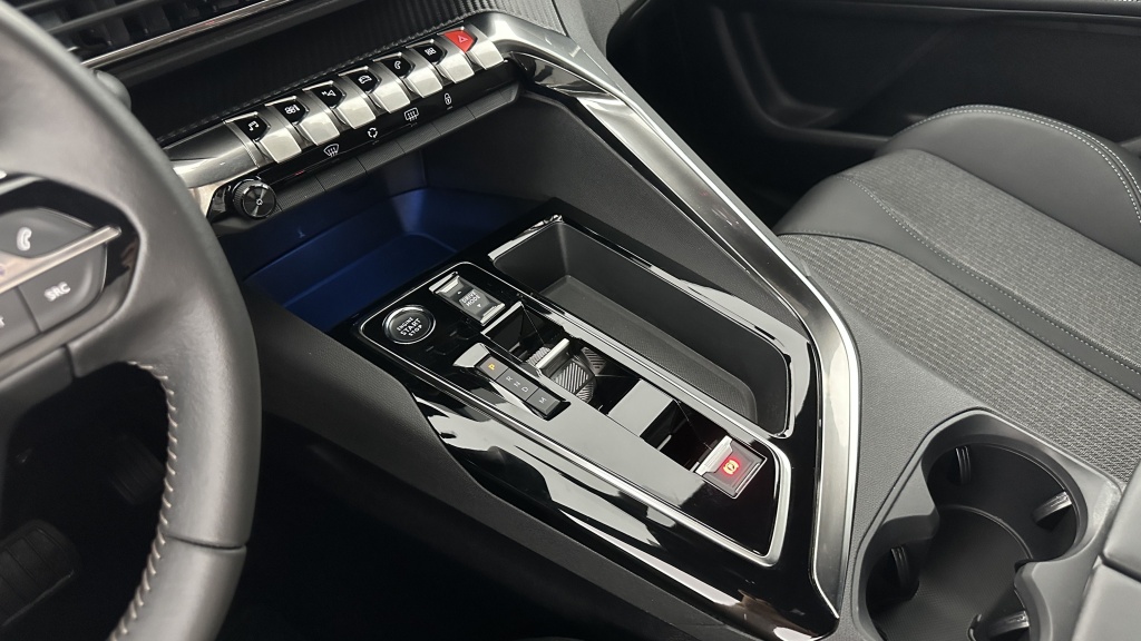 PEUGEOT 3008 1.2 Hybrid 136ch Allure Pack e-DCS6 - ref: 8-GLI00006266 - Photo 15