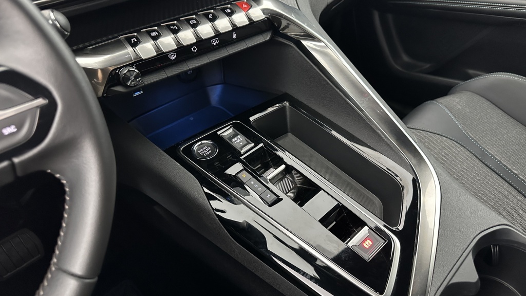 PEUGEOT 3008 1.2 Hybrid 136ch Allure Pack e-DCS6 - ref: 8-GLI00006267 - Photo 15