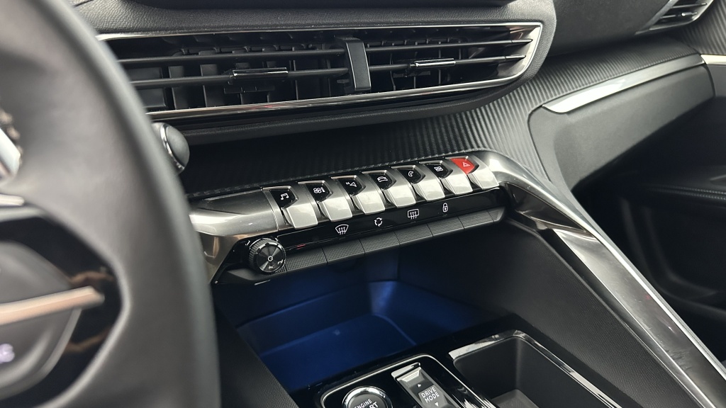 PEUGEOT 3008 1.2 Hybrid 136ch Allure Pack e-DCS6 - ref: 8-GLI00006267 - Photo 20