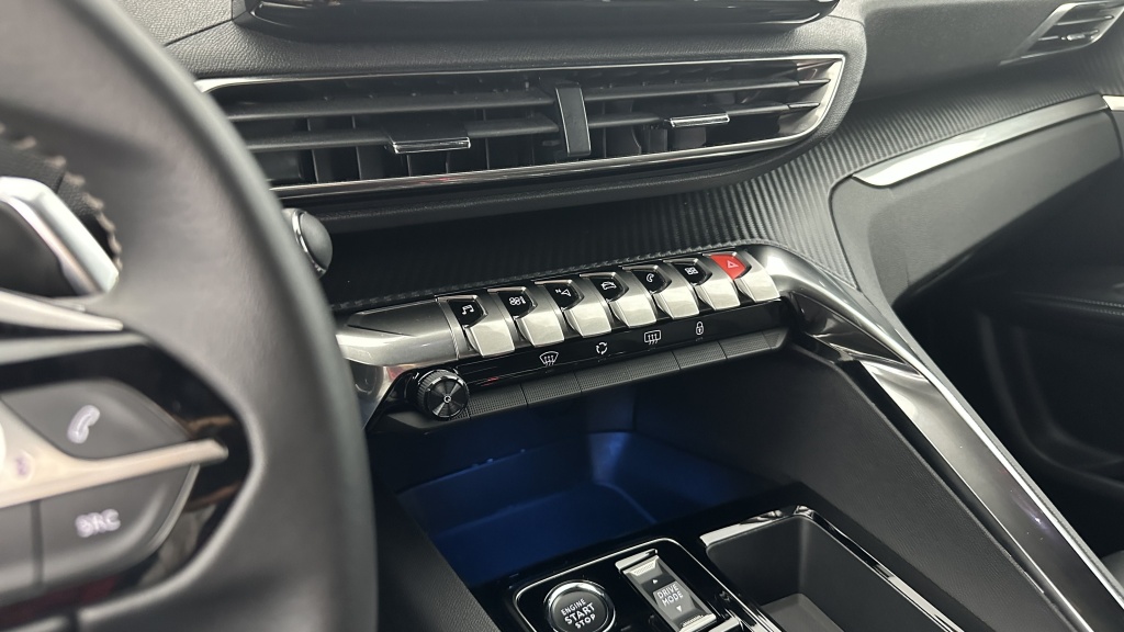 PEUGEOT 3008 1.2 Hybrid 136ch Allure Pack e-DCS6 - ref: 8-GLI00006268 - Photo 20