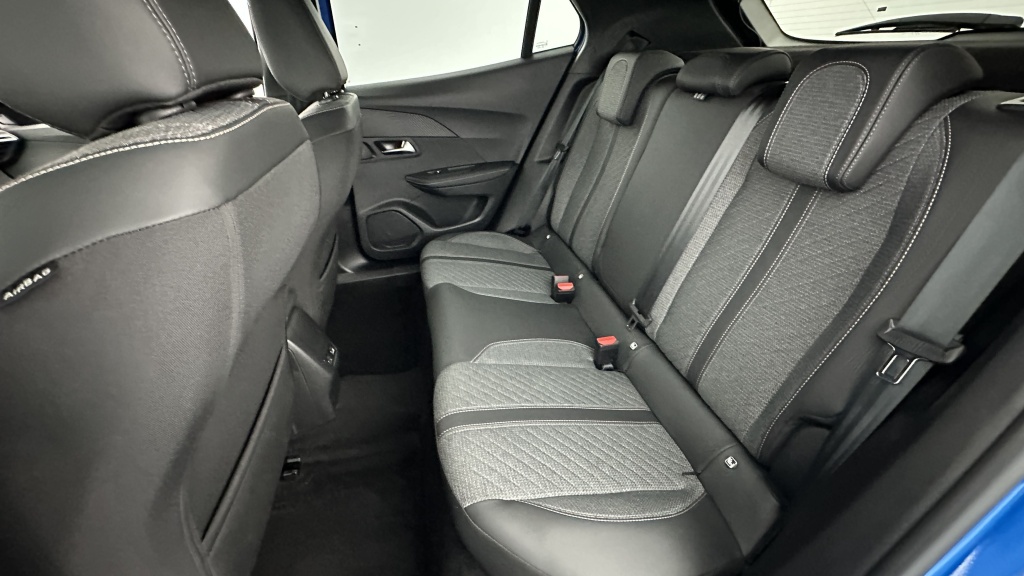 PEUGEOT 2008 1.2 PureTech 100ch Allure - ref: 8-GLI00006853 - Photo 9