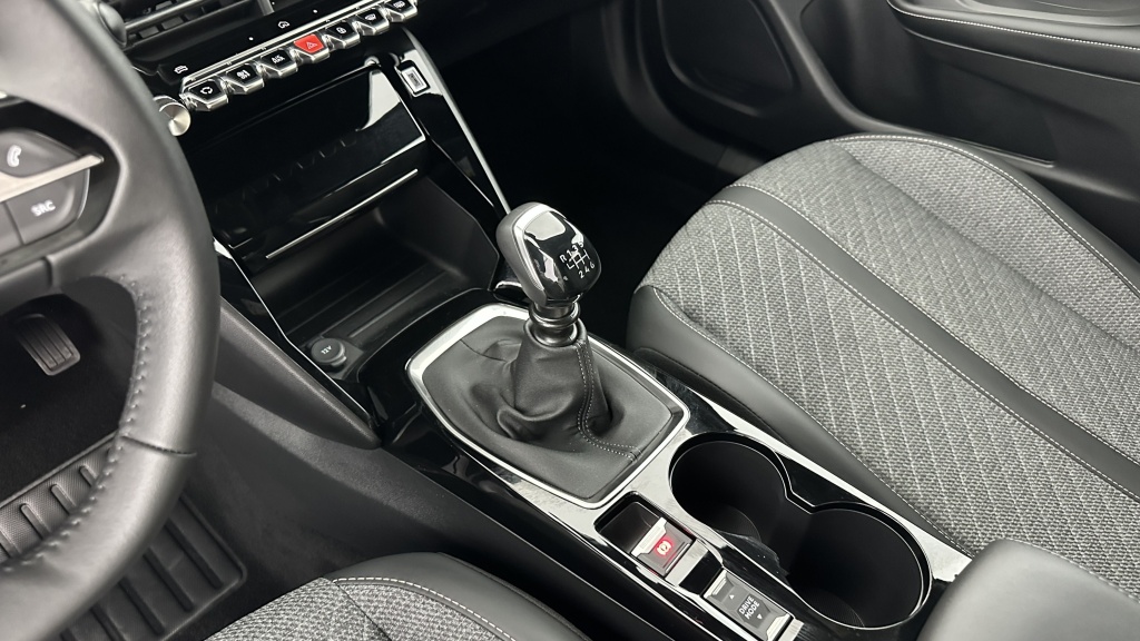 PEUGEOT 2008 1.2 PureTech 100ch Allure - ref: 8-GLI00006854 - Photo 15