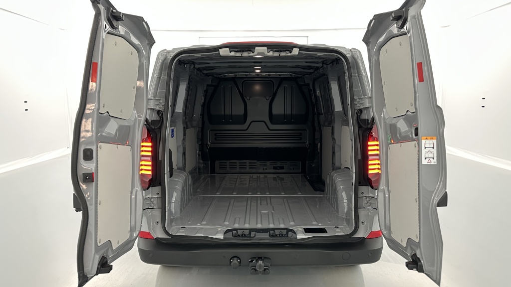 VOLKSWAGEN Transporter T7 Van L1 2.0 TDI 150ch Business BVA8 - ref: 8-GLI00007685 - Photo 9