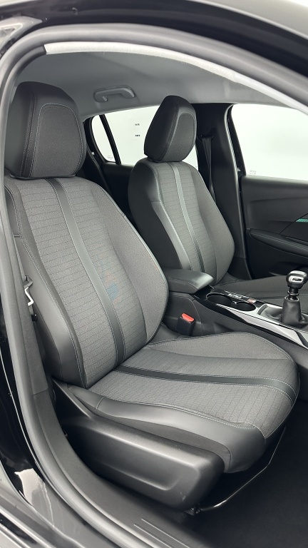 PEUGEOT 208 1.2 Puretech 100ch Allure - ref: 8-GLI00008061 - Photo 17