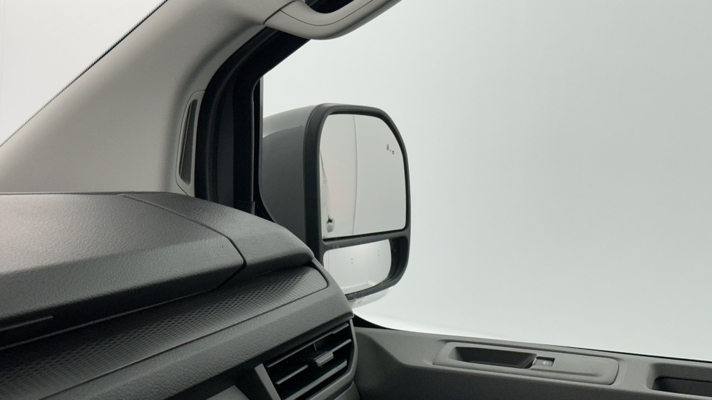 VOLKSWAGEN Transporter T7 L1H1 2.0 TDI 150ch Business BVA8 - ref: 8-GLI00008066 - Photo 17