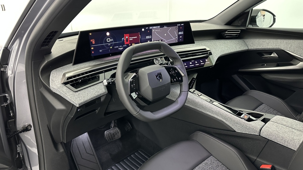 PEUGEOT 5008 1.2 Hybrid 145ch Allure e-DCS6 - ref: 8-GLI00008310 - Photo 6