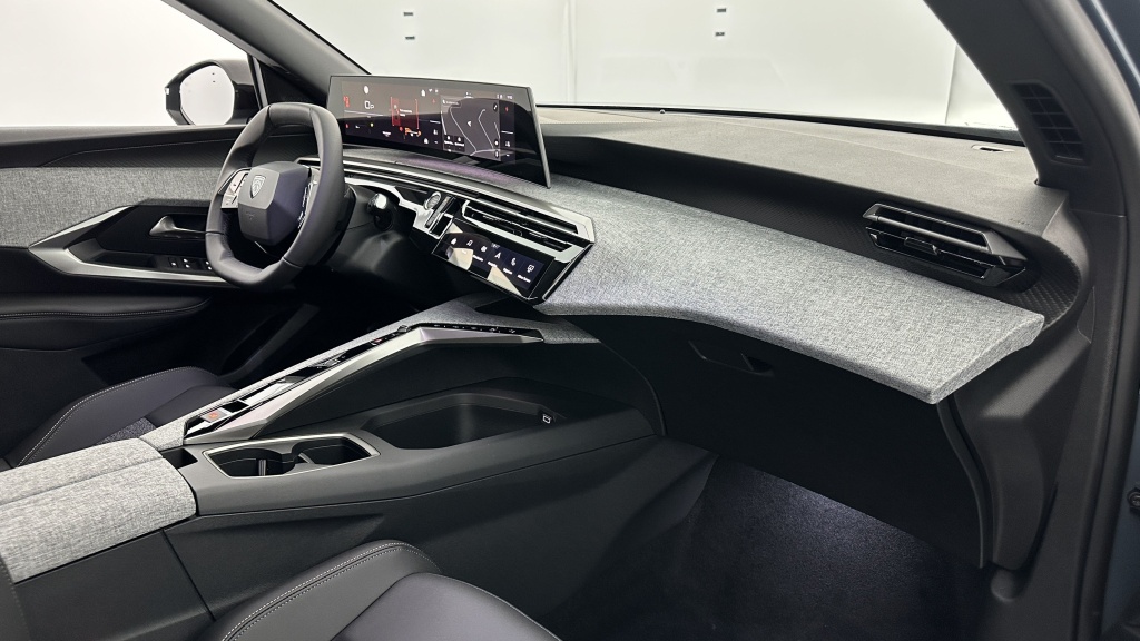 PEUGEOT 5008 1.2 Hybrid 145ch Allure e-DCS6 - ref: 8-GLI00008313 - Photo 8