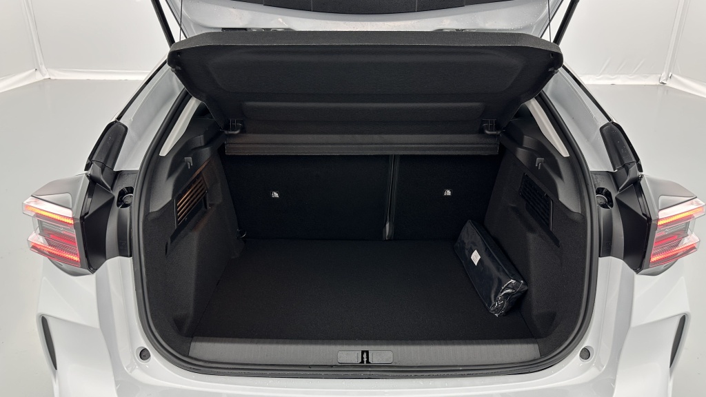 CITROEN C4 1.2 Hybride 145ch Collection e-DCS6 - ref: 8-GLI00009051 - Photo 10