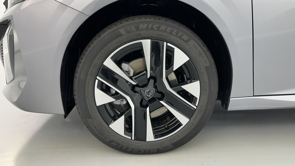 PEUGEOT 208 1.2 Hybrid 110ch Allure e-DCS6 - ref: 8-GLI00009510 - Photo 11