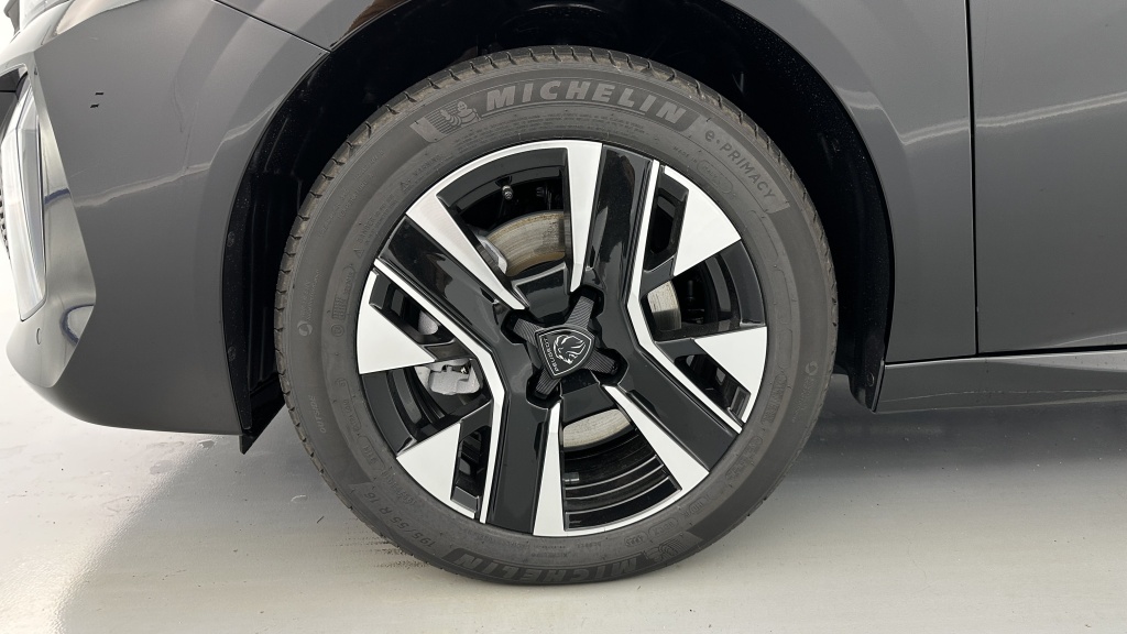 PEUGEOT 208 1.2 Hybrid 110ch Allure e-DCS6 - ref: 8-GLI00009593 - Photo 11