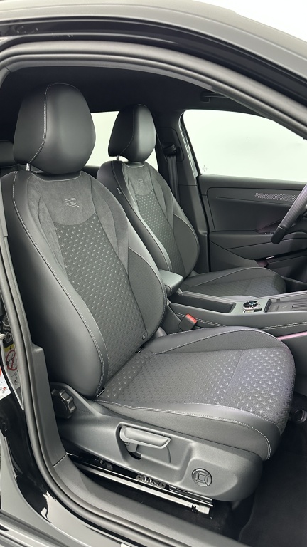 VOLKSWAGEN T-Roc 1.5 eTSI EVO2 Hybrid 150ch R-Line DSG7 - ref: 8-GLI00010012 - Photo 17