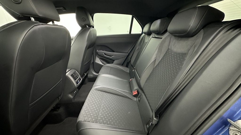 VOLKSWAGEN T-Roc 1.5 eTSI EVO2 Hybrid 150ch R-Line DSG7 - ref: 8-GLI00010018 - Photo 9