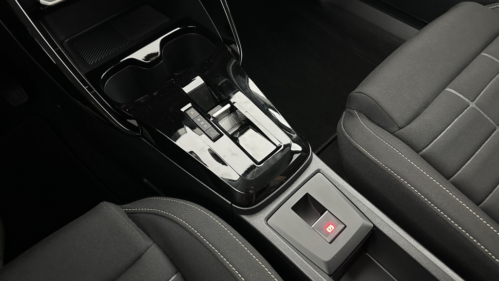 CITROEN C3 Aircross 1.2 Hybride 145ch Plus e-DCS6 - ref: 8-GLI00010201 - Photo 17