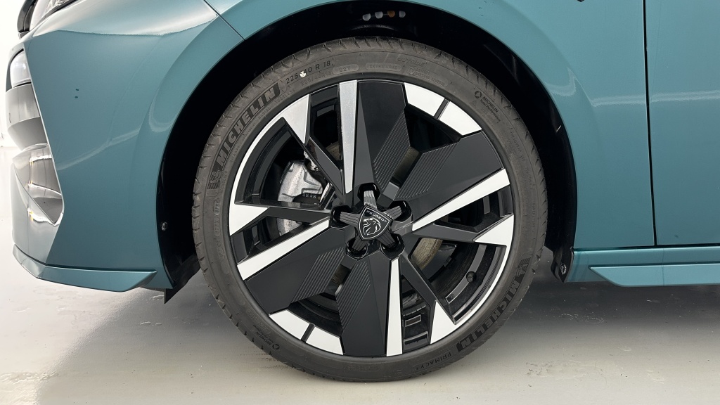 PEUGEOT 308 III(2) 1.2 Hybrid 145ch GT e-DCS6 - ref: 8-GLI00010340 - Photo 12