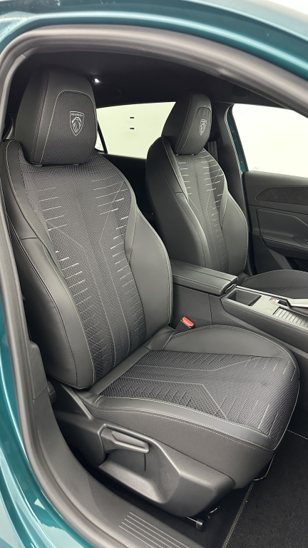 PEUGEOT 308 III(2) 1.2 Hybrid 145ch GT e-DCS6 - ref: 8-GLI00010340 - Photo 18