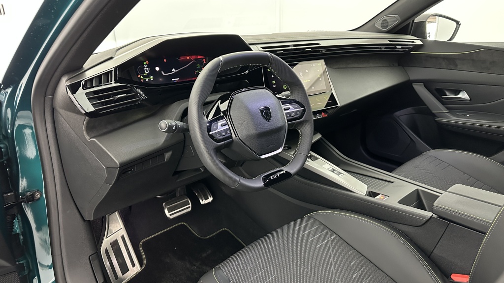 PEUGEOT 308 III(2) 1.2 Hybrid 145ch GT e-DCS6 - ref: 8-GLI00010340 - Photo 6