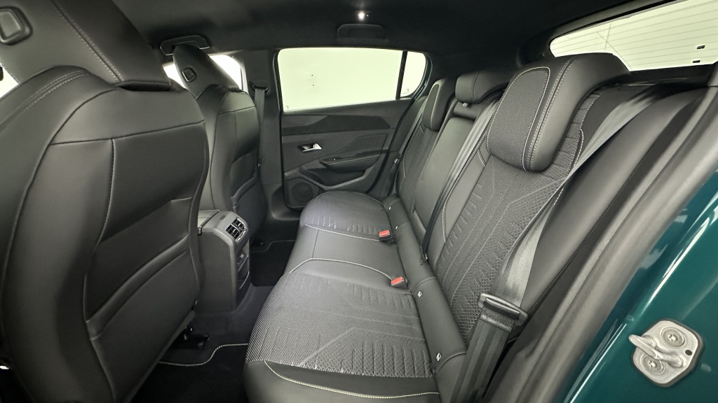 PEUGEOT 308 III(2) 1.2 Hybrid 145ch GT e-DCS6 - ref: 8-GLI00010340 - Photo 9