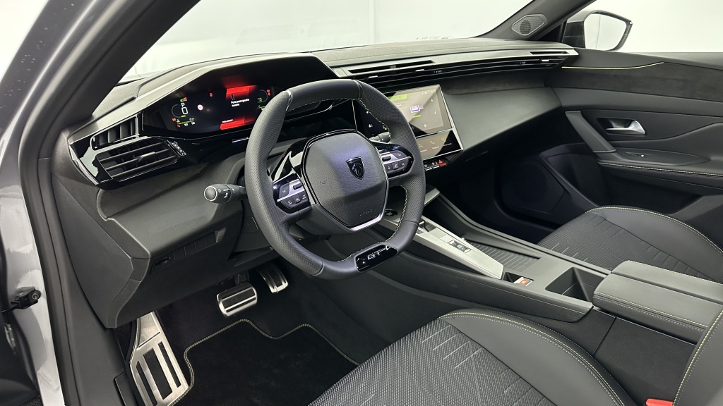 PEUGEOT 308 III(2) 1.2 Hybrid 145ch GT e-DCS6 - ref: 8-GLI00010341 - Photo 6