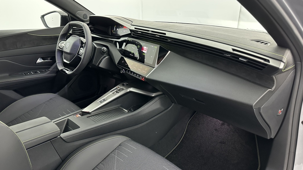 PEUGEOT 308 III(2) 1.2 Hybrid 145ch GT e-DCS6 - ref: 8-GLI00010345 - Photo 8