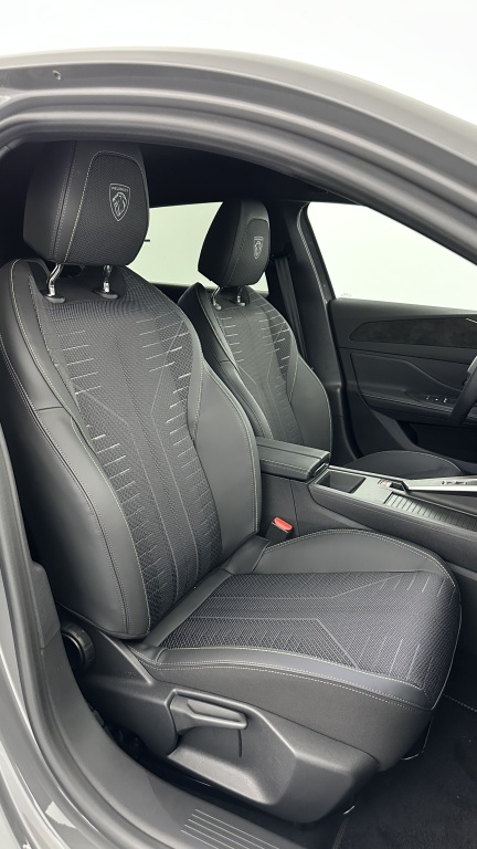 PEUGEOT 308 III(2) 1.2 Hybrid 145ch GT e-DCS6 - ref: 8-GLI00010346 - Photo 18