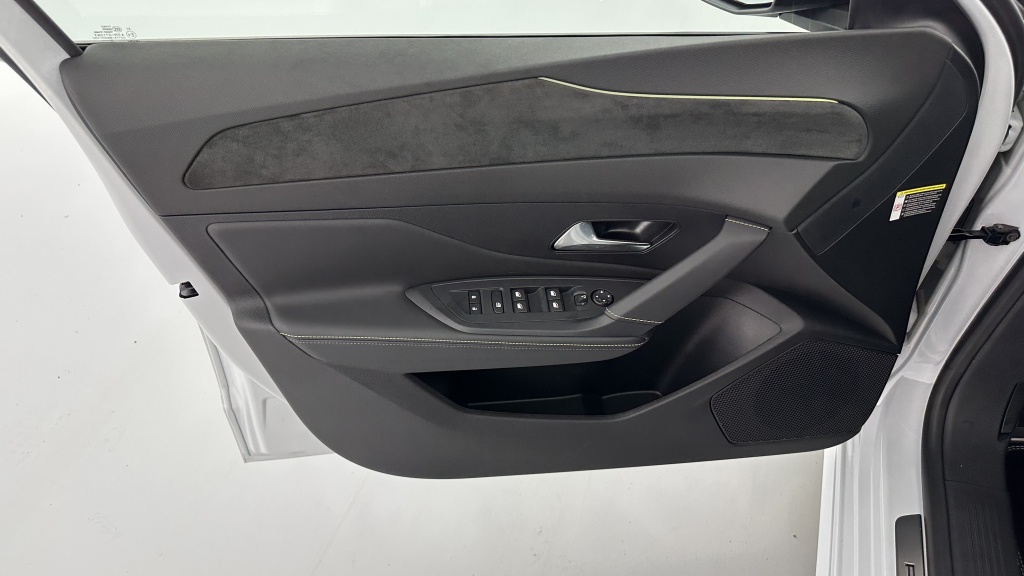 PEUGEOT 308 III(2) 1.2 Hybrid 145ch GT e-DCS6 - ref: 8-GLI00010349 - Photo 13