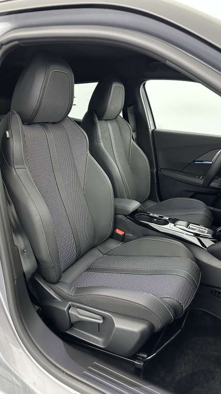 PEUGEOT 2008 1.2 Hybrid 145ch GT e-DCS6 - ref: 8-GLI00010409 - Photo 18