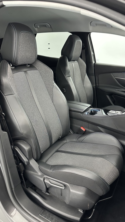 PEUGEOT 3008 II 1.6 Hybrid 225ch Allure Pack e-EAT8 - ref: 8-GLI00010832 - Photo 17