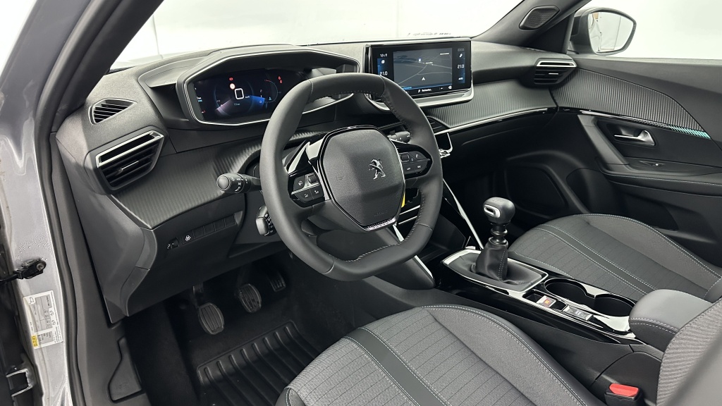 PEUGEOT 2008 1.2 PureTech 130ch Allure Pack - ref: 8-GLI00011670 - Photo 6